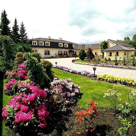 Penzion Lucs Heľpa Exterior foto