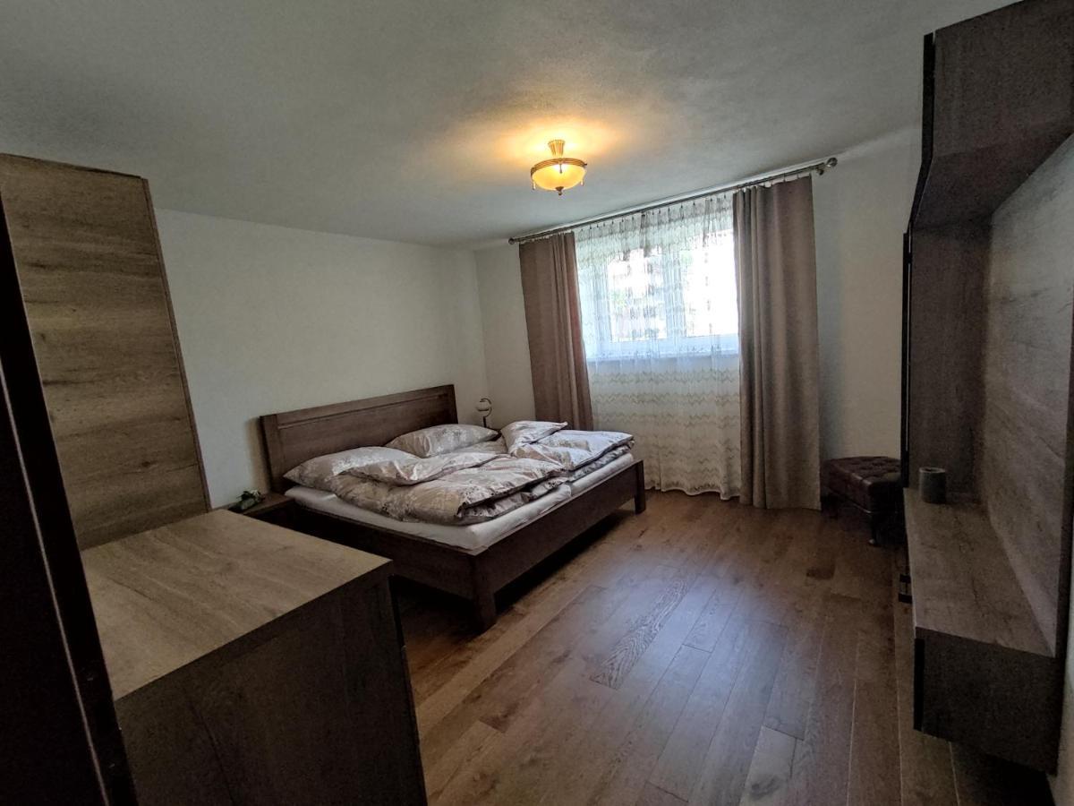 Penzion Lucs Heľpa Exterior foto